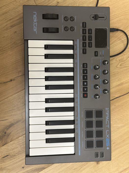 Синтезатор новий