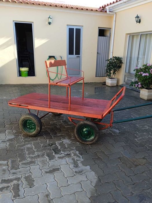 Vendo carroça de 4 rodas