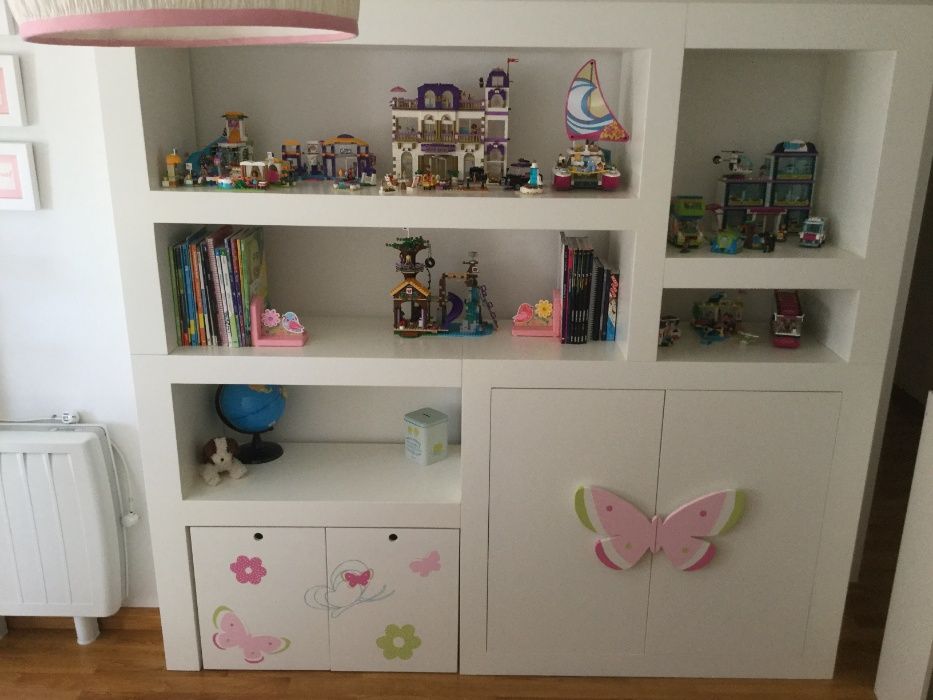 Móvel estante e de arrumação para quarto de menina