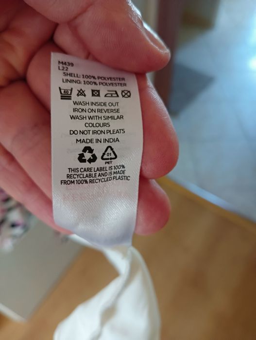 Sukienka z plisowanym dołem