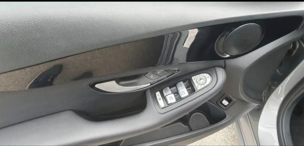 Mercedes C200 com Caixa automática,  Faróis full leds e mala elétrica