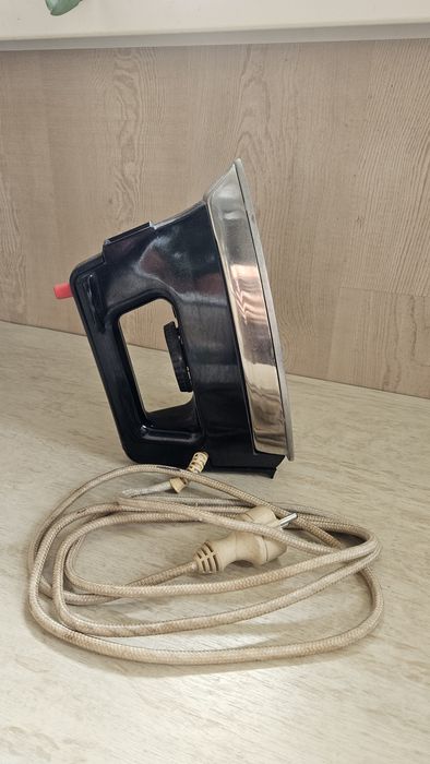 Утюг тяжёлый советский