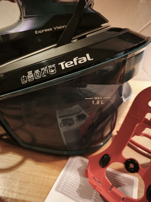Ferro de engomar a vapor Tefal