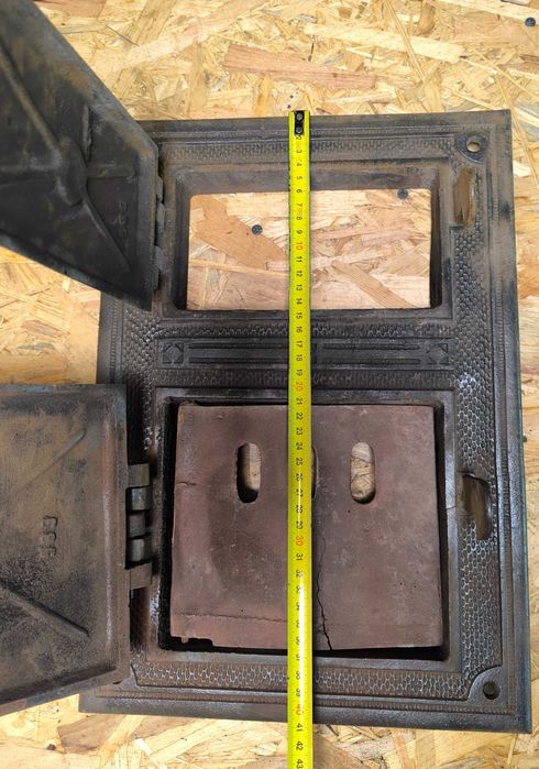 Stare żeliwne drzwiczki od pieca kaflowego