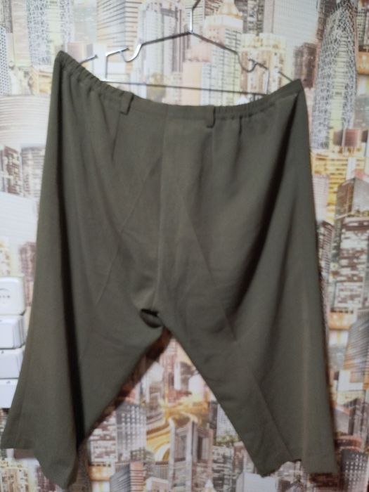 Капри 56 раз. + Яркие шорты из тонкой плотной ткани с широкой резинкой