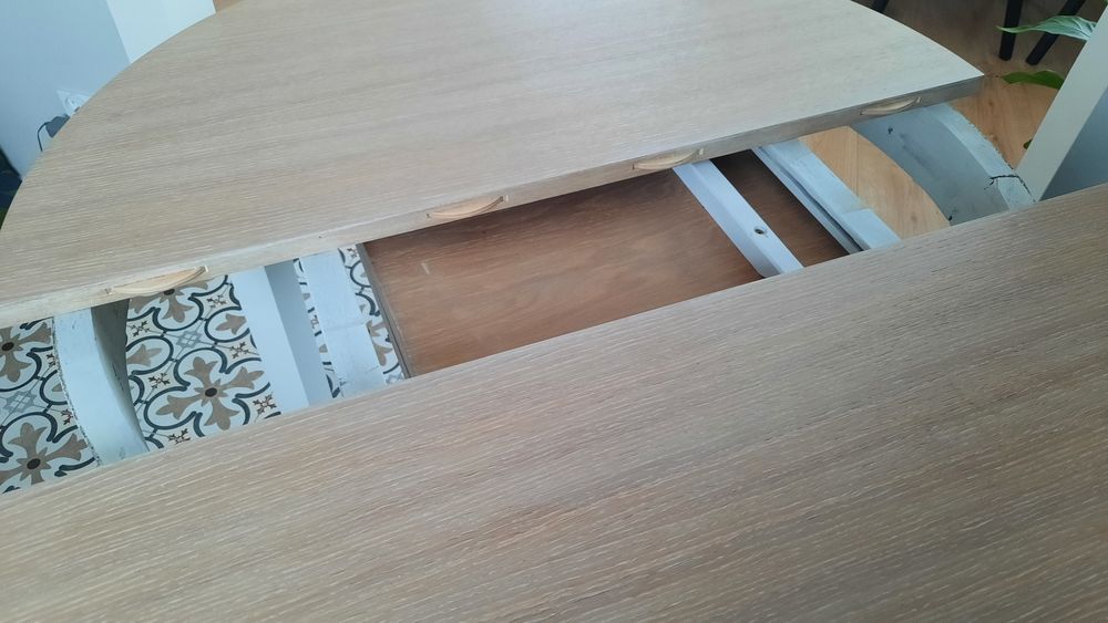 Stary okragły stół-odnowiony