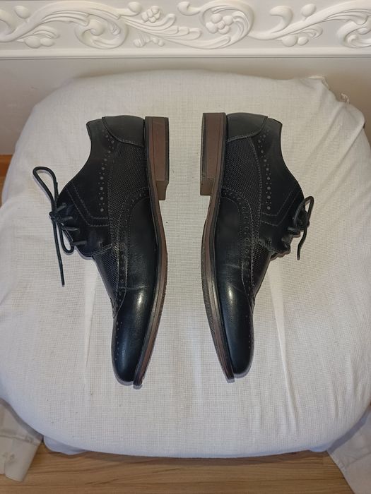 Czarne eleganckie pantofle męskie r. 39 Taylor & Wright