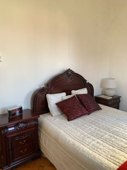 Quarto completo em madeira maciça – estilo clássico intemporal