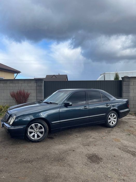 Продам мерсіка 210