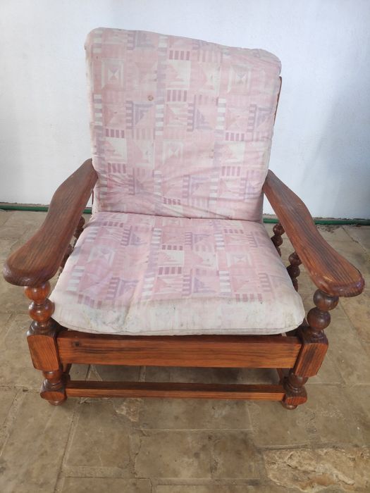 4 Cadeirões em madeira