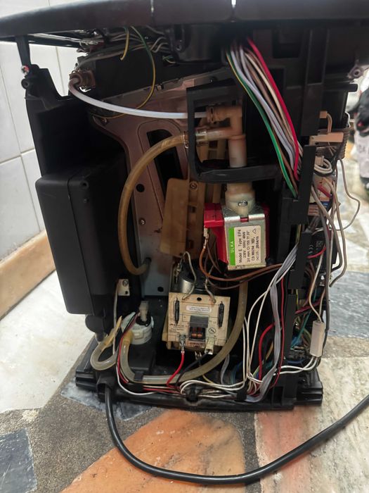 Máquina de café Saeco Delongi magnifica 4200