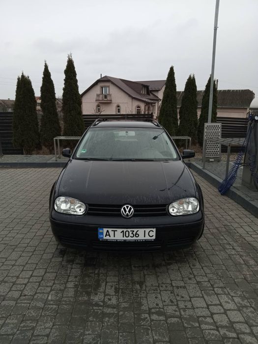 VOLKSWAGEN Golf 1.4 чорний pacific