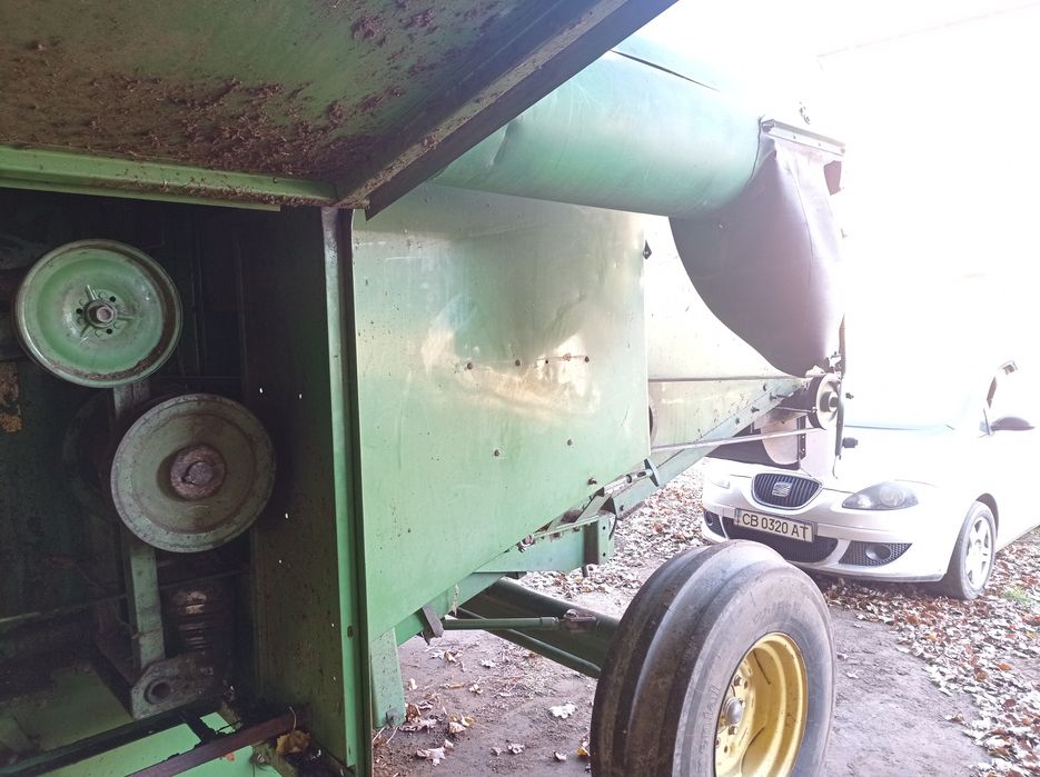 Комбайн John Deere 1075