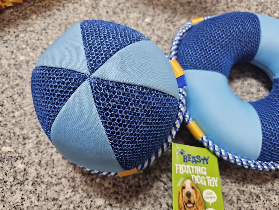 2 brinquedos para cão