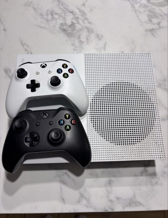 Xbox One S + dwa pada -1 TB