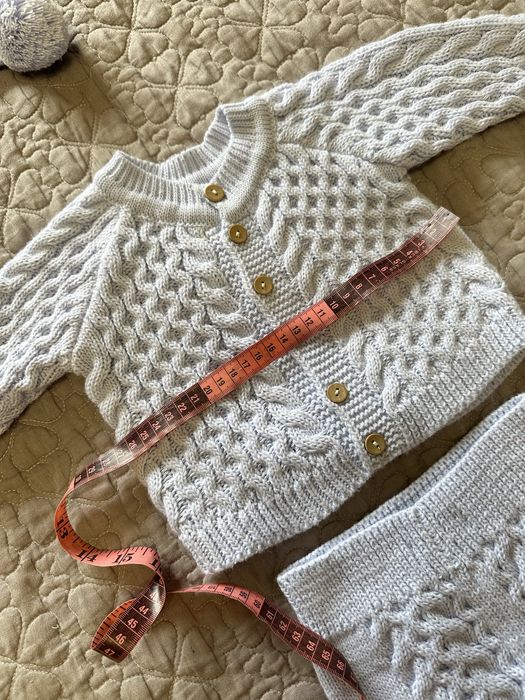 Вʼязаний костюм