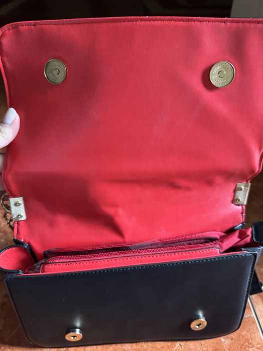 Mala preta e vermelha nova