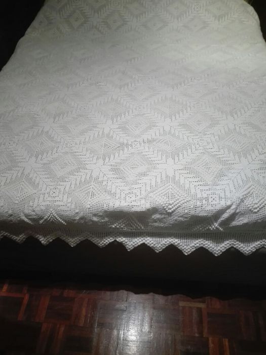 Colcha de renda bordada mão
