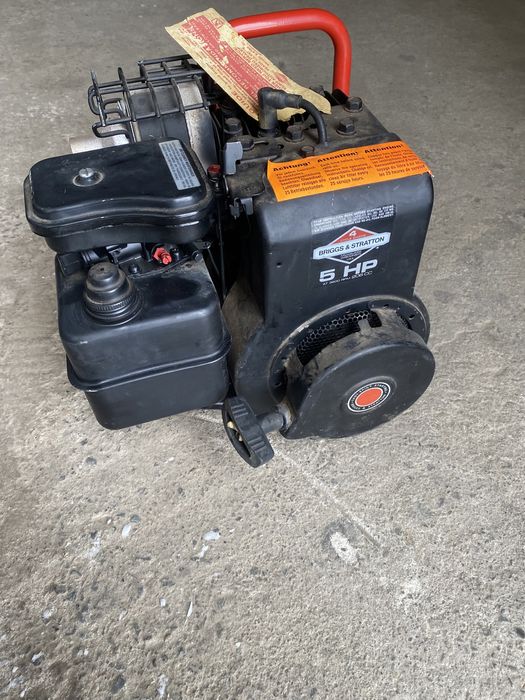 Продається бензогенератор новий