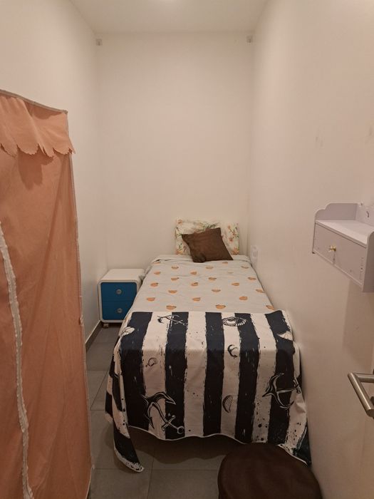 Arrenda se um quarto