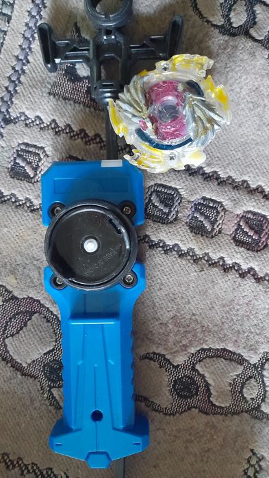 Продам бей блейди.