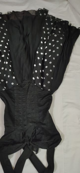 Vestido de alças comprido.