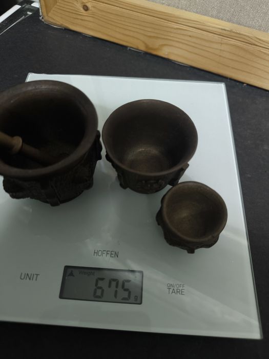 Almofariz e pilão em bronze com leões
Conjunto de almofariz e pilão em