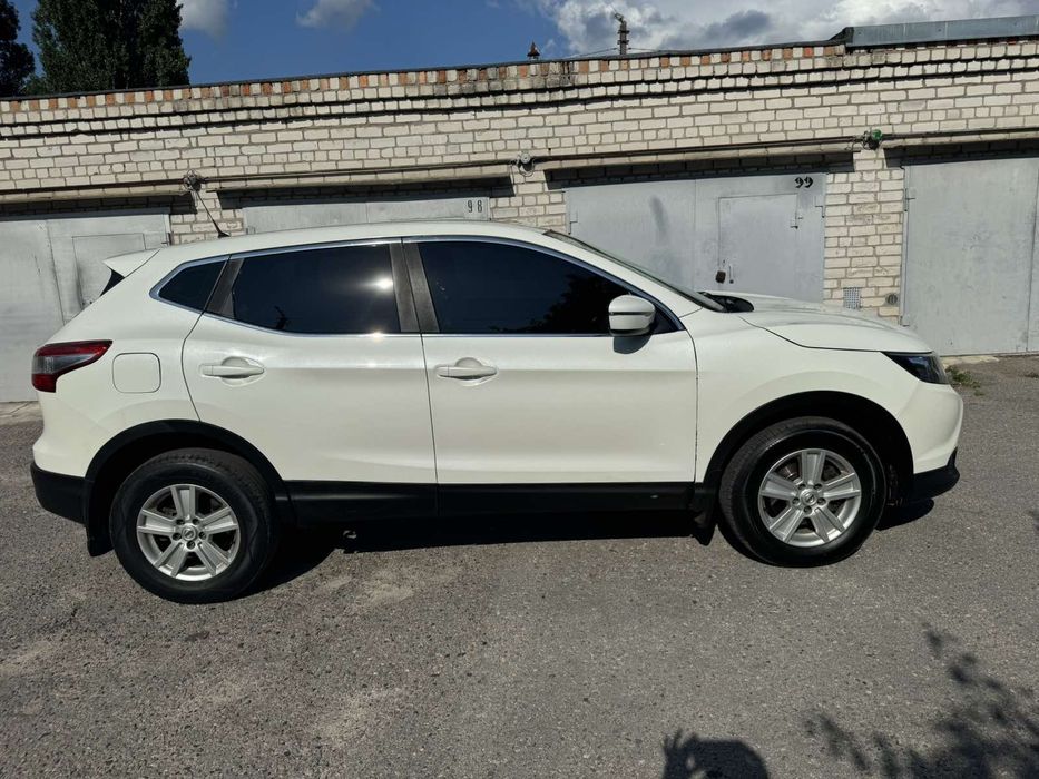 Вашій увазі Ніссан в рідній фарбі.