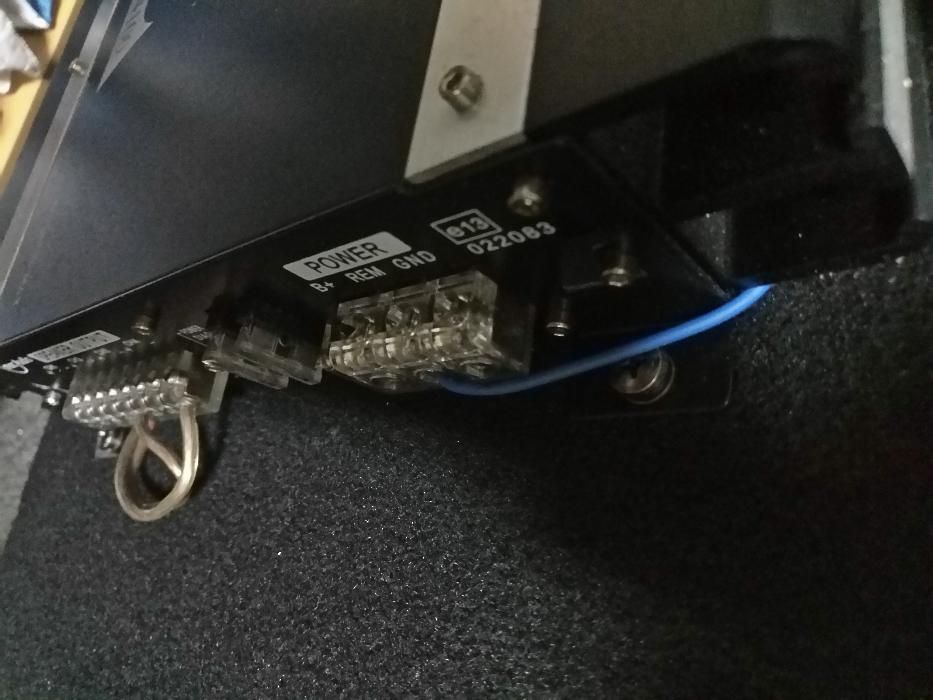 Subwoofer Kicker e Amplificador Mac Z 4100