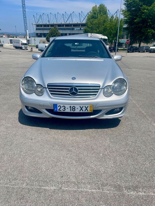 Mercedes-Benz 200 — fotografia 5