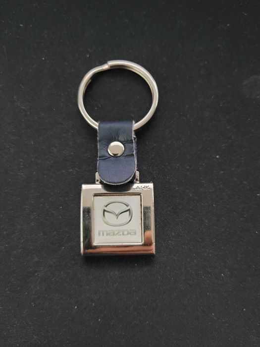 Breloczek z emblematem Mazda