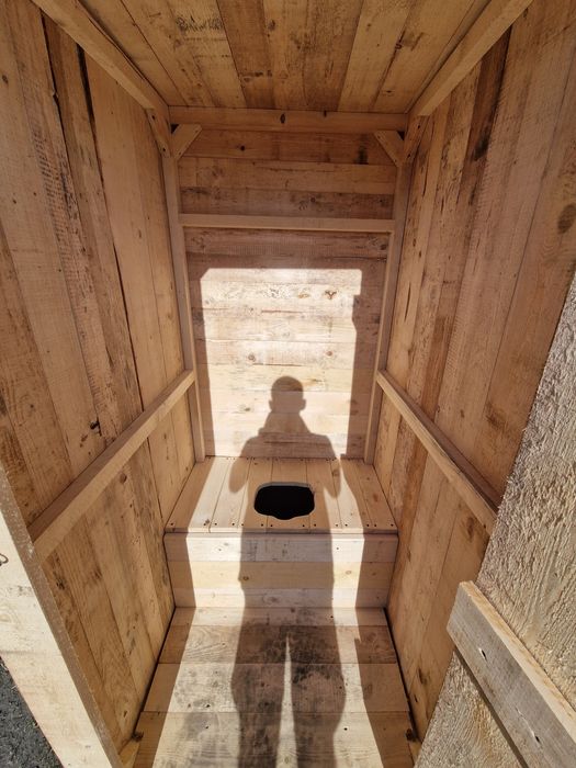 Wychodek drewniany, Wc Duży