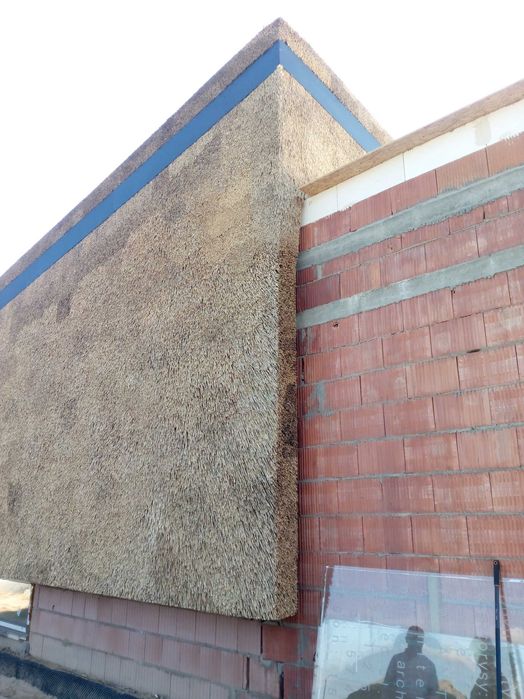 Крыша из камыша .