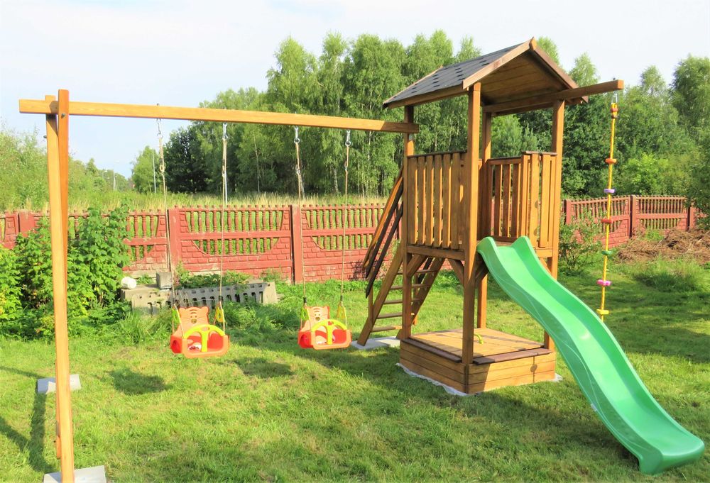 Plac zabaw, wieżyczka/domek, zjeżdżalnia, piaskownica, huśtawka