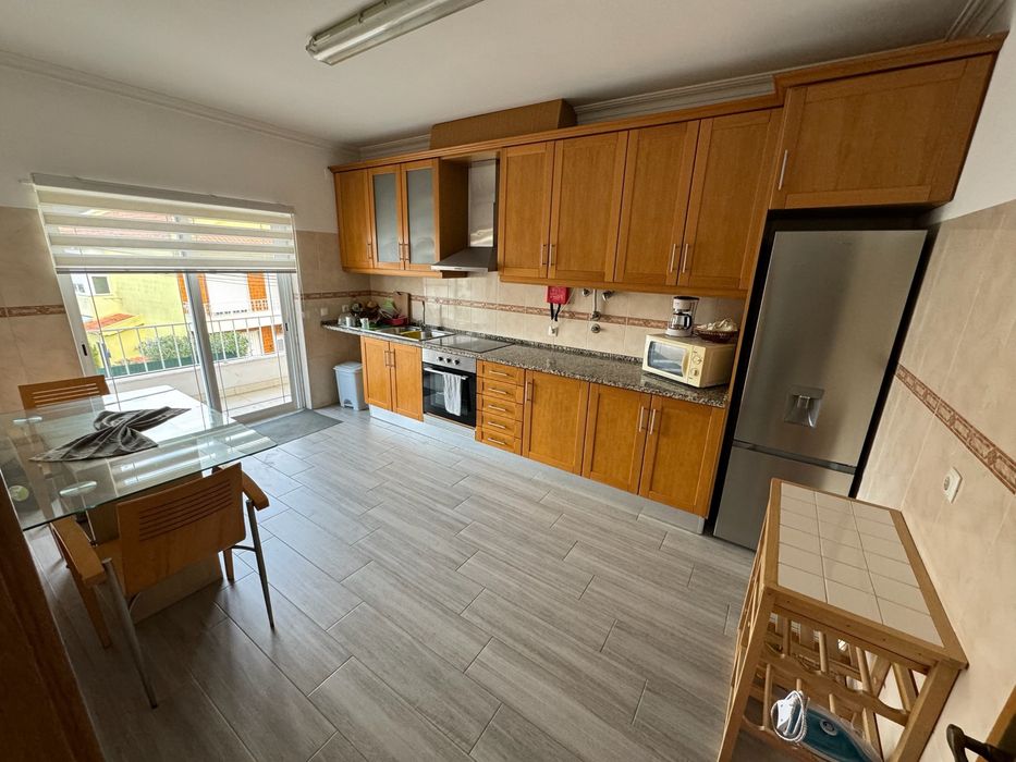 Arrendo quarto em moradia