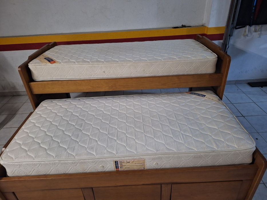 Conjunto de 2 camas beliches  em madeira maciça