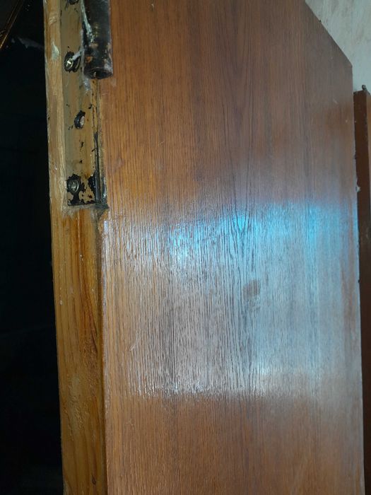 Шпоновані добротні дерев'яні двері