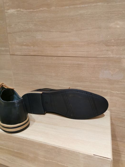 Buty nowe 39 ze skóry naturalnej