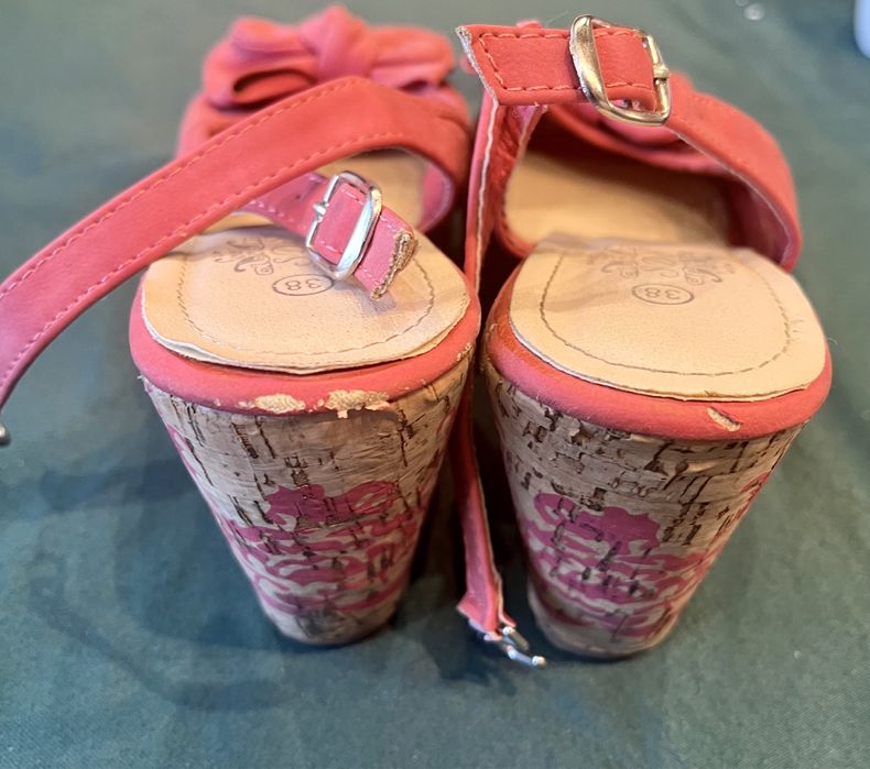 Sandałki na koturnie r. 38