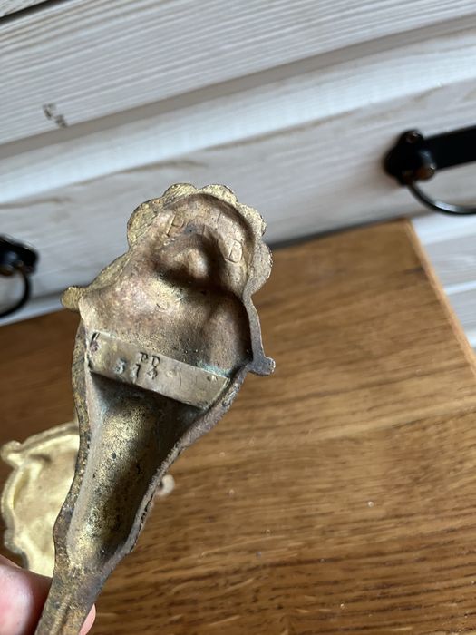 Mosiężny uchwyt ścienny w stylu rokokowym – ozdobny wspornik