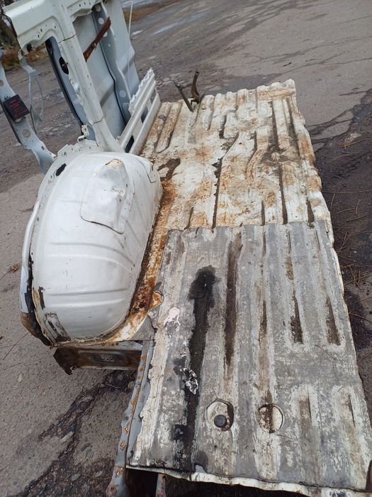 Продам четверть кузова.