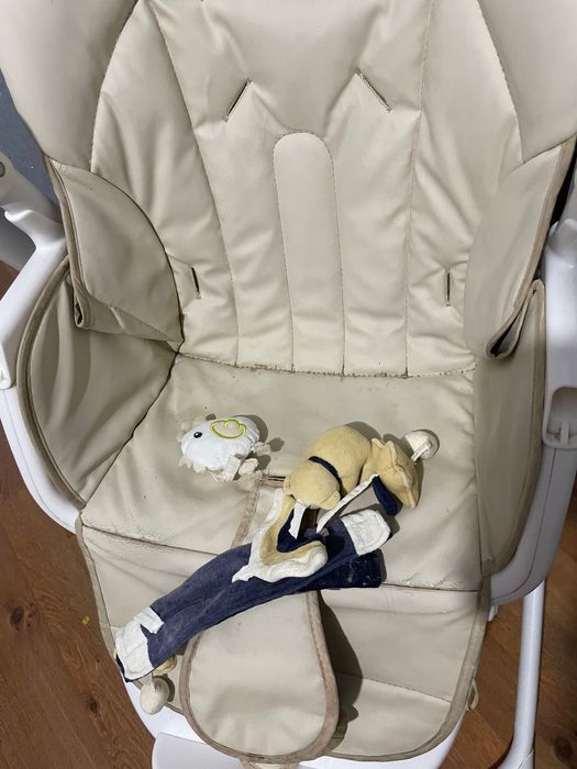 Стіл для годування