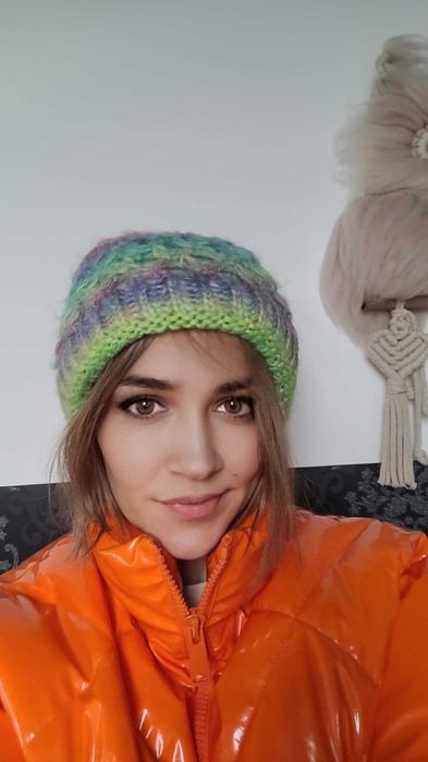 Berra Czapeczka kolorowa włóczka z wełną