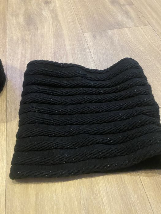 Czapka czarna z pomponem