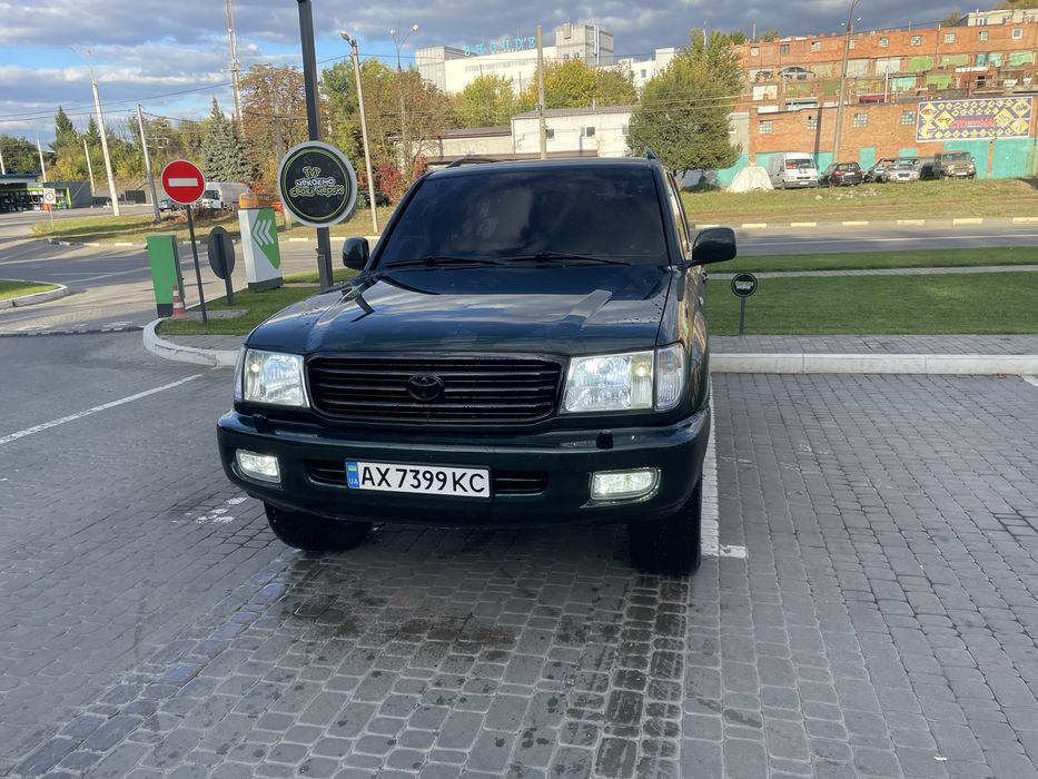 Toyota Land Cruiser 100