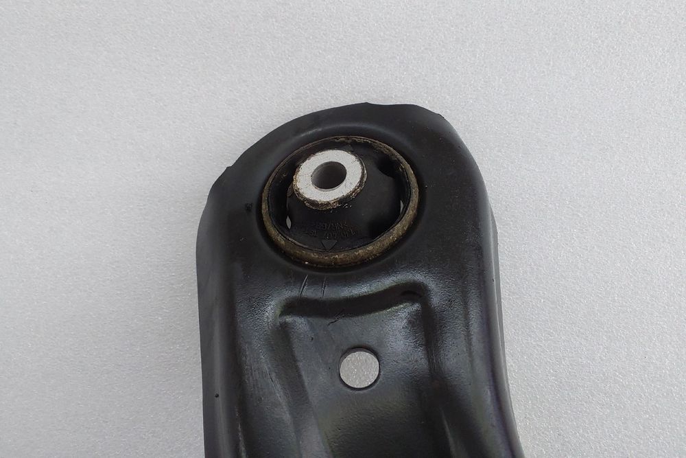Braço de suspensão frente esquerdo VOLKSWAGEN Golf VII (5G1, BQ1, BE1,