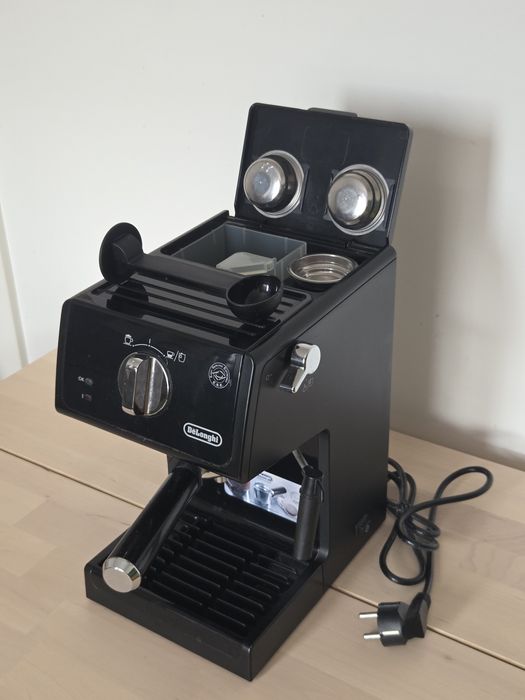 Ekspres ciśnieniowy, kolbowy, DeLonghi ECP 31.21, czarny