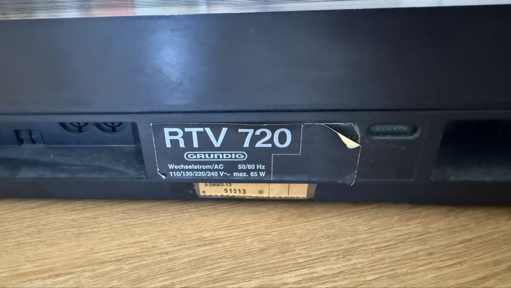 Rádio Grundig RTV 720 antigo