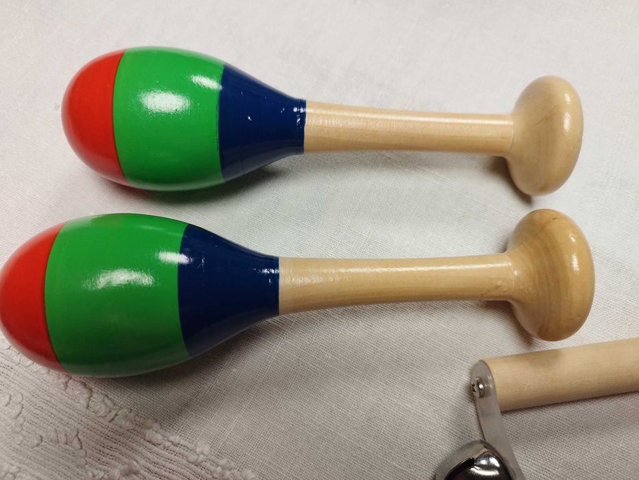 Vendo 3 instrumentos musicais para crianças