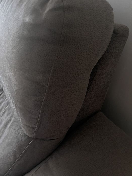 Sofa em Pele Cinza